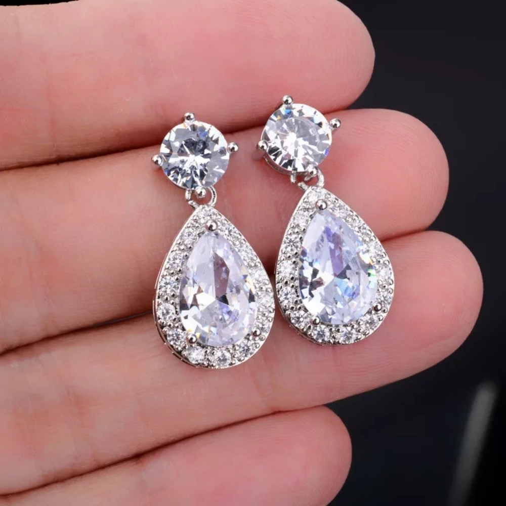 New Silver Luxury White Crystal Drop Earrings - Picture 1 of 2